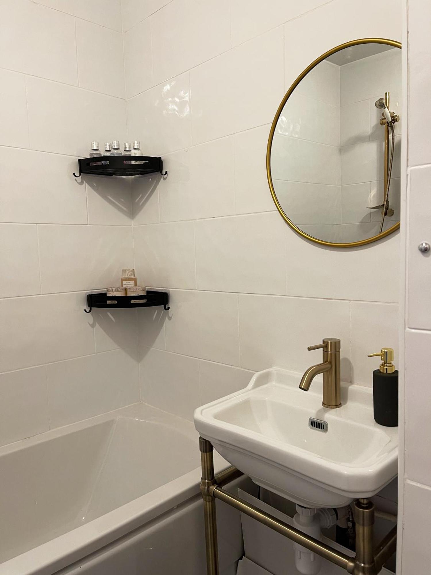 Harper's Place Near Kings Cross - 2 Double Beds, 1 Sofa Bed, Great Location, Ideal For Families * Londres